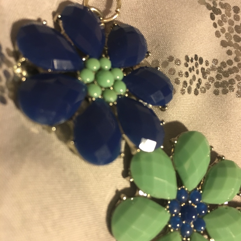 Flower necklace